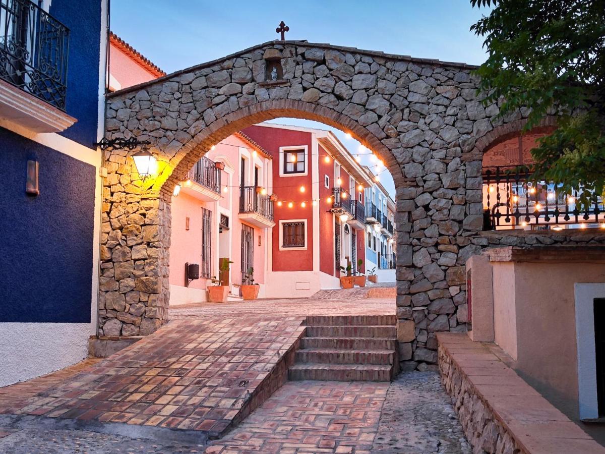 Occidental Pueblo Acantilado Ел Кампело Екстериор снимка