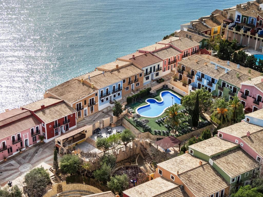 Occidental Pueblo Acantilado Ел Кампело Стая снимка